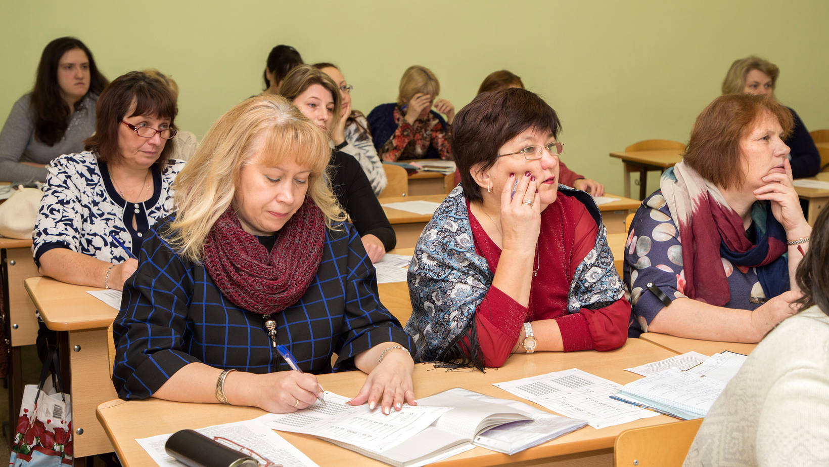 Департамент образования архангельск вакансии. АО ИОО Архангельск фото.