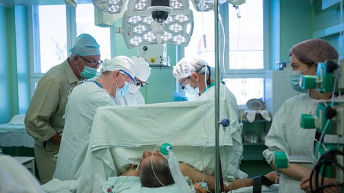 Операция в центре гепатопанкреатобилиарной хирургии и интервенционной эндоскопии, 1-я городская больница / Фото Артема Келарева