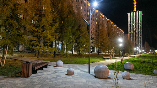 Территория на улице Воскресенской в Архангельске преобразилась в текущем году. Фото: И. Малыгин